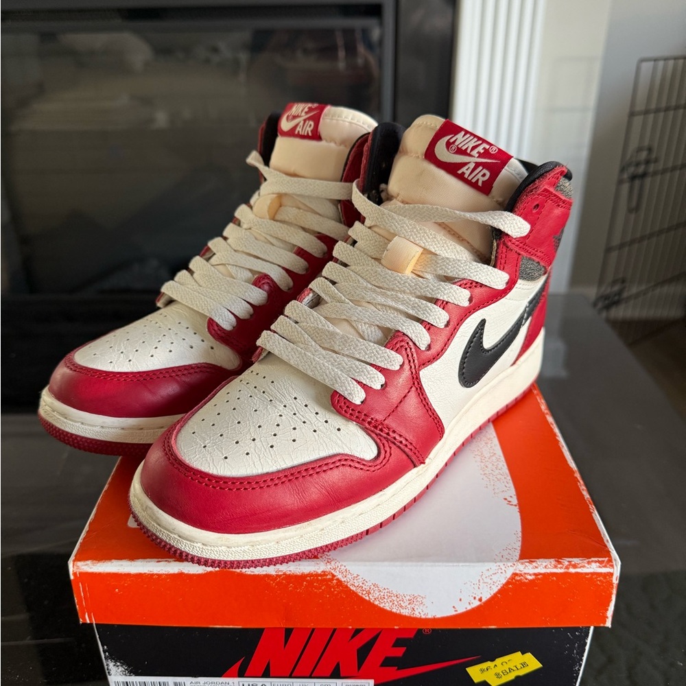 Nike Air Jordan 1 Chicago Lost and Found